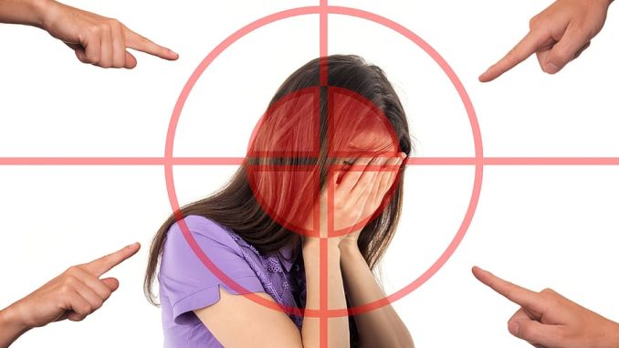 bullying-woman-face-stress